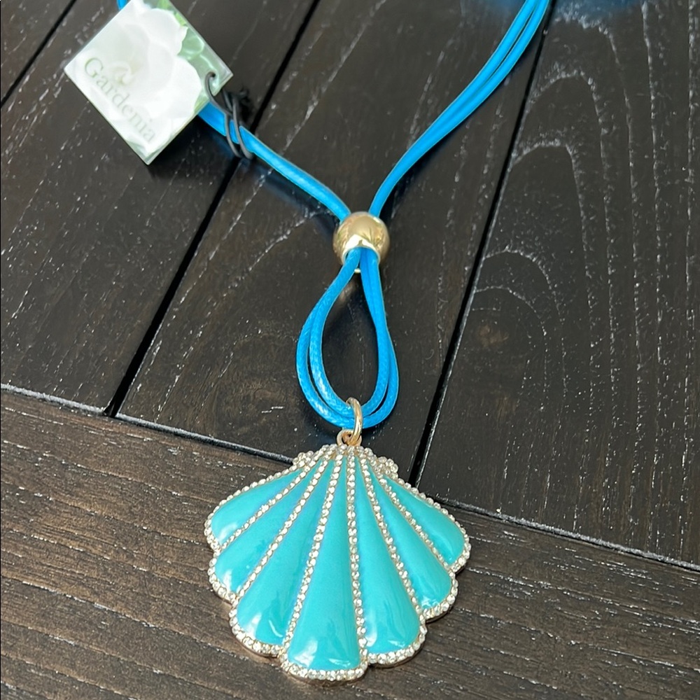 Gardenia Seashell Necklace